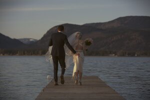 Stef Styles|Vintage|Portrait I - Newlywed at the lake