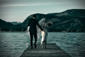 Bland Yellow Push - Newlywed at the lake