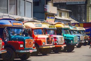 Stef Styles|The Traveller|Dreamy II - Some colourful busses. Colombo / Sri Lanka