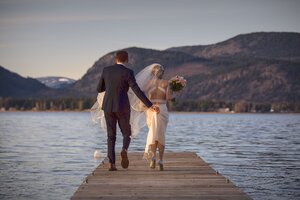 Stef Styles|The Traveller|Dreamy II - Newlywed at the lake