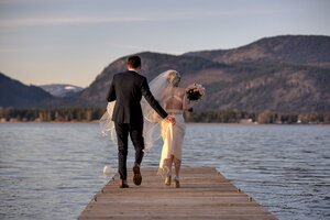 Stef Styles|Interior|Metro Station II - Newlywed at the lake