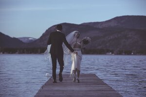 Dark Tones|60s mood - Newlywed at the lake