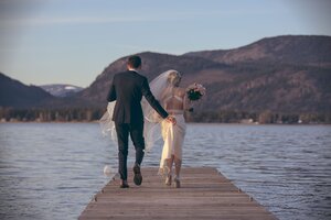 Stef Styles|The Traveller|Bright Up Dull Day - Newlywed at the lake