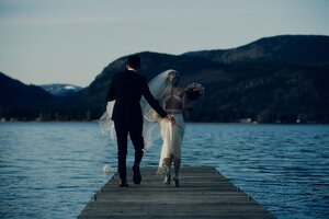 Monaris-like style attempt - Newlywed at the lake