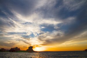 Stef Styles|The Traveller|Dreamy Bright - Sunset over lake Victoria. Kisumo / Tanzania